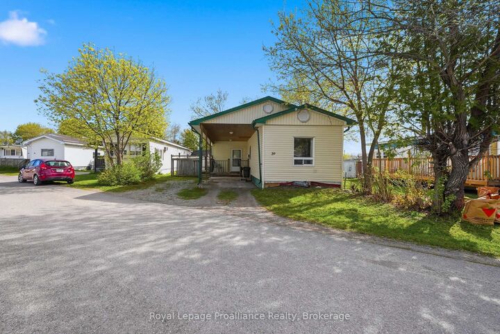 Property Photo: 63 Whites Road 39 ON K8V 5P5