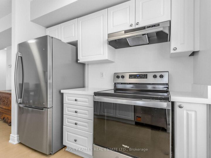 Property Photo: 190 Manitoba Street 904 ON M8Y 3Y8