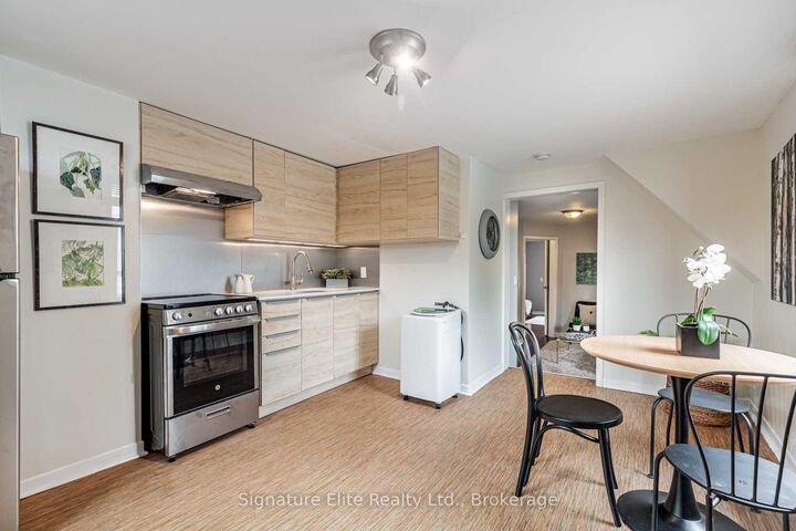 Photo de la propriété: 393 Westmoreland Avenue N Upper ON M6H 3A6