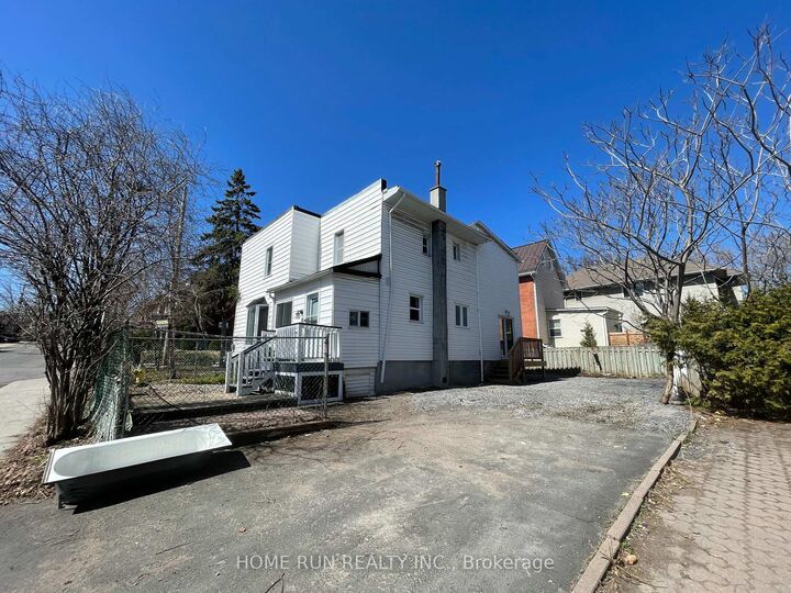 Property Photo:  121 Concord Street E  ON K1S 0Y9 