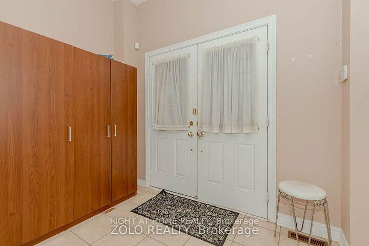 Property Photo: 30 Tatra Crescent ON L6Y 0K6