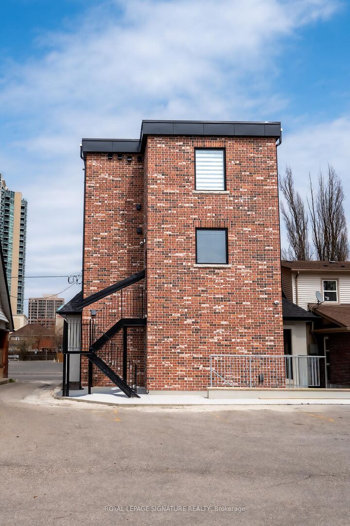 Property Photo: 5 Mill Street N #3 ON L6X 1S5