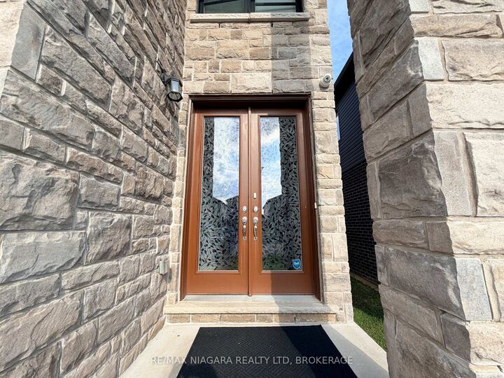 Property Photo: 237 Louise Street Main ON L3B 0H8