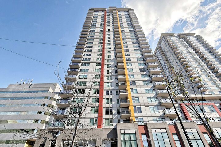 Property Photo: 25 Town Centre Court 2105 ON M1P 0B4