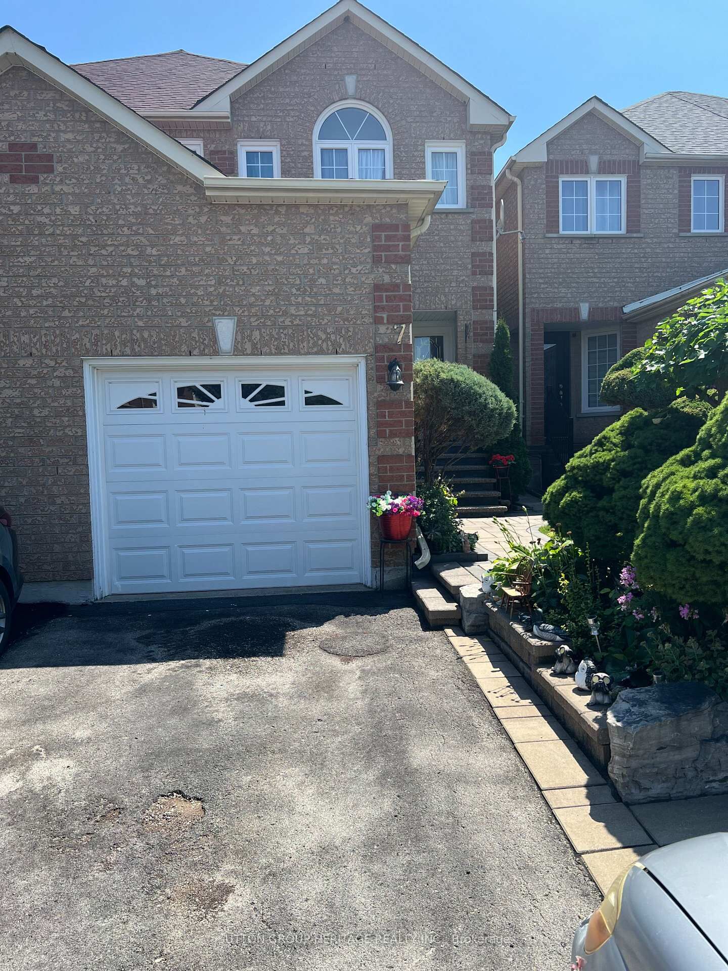 Property Photo:  7 McCleave Crescent  ON L6Y 4Z6 