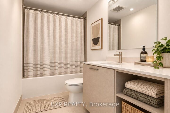 Property Photo:  19 Western Battery Road 811  ON M6K 3S4 