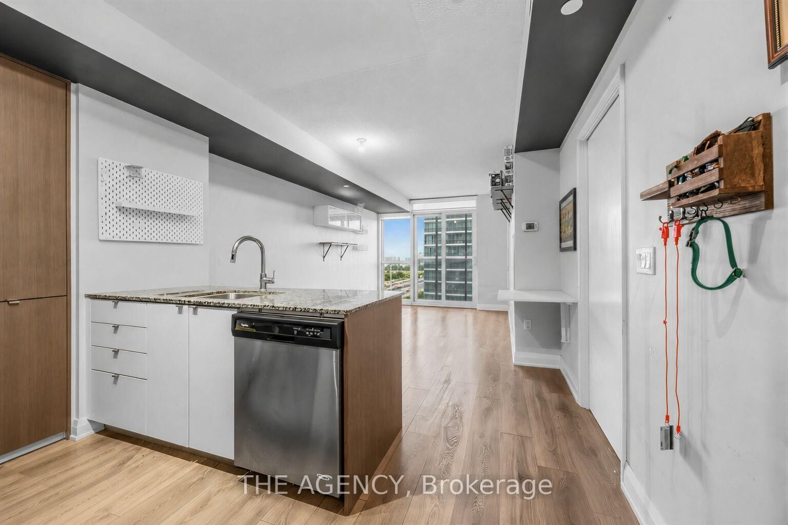 Property Photo:  9 Valhalla Inn Road 1409  ON M9B 0B2 