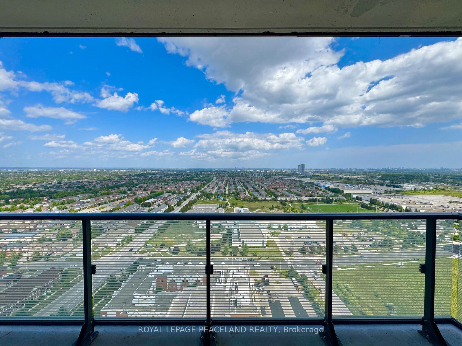 Property Photo:  105 Oneida Crescent 2806  ON L4B 0H6 