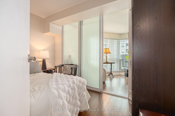 10 Yonge Street 1604 — photo 1