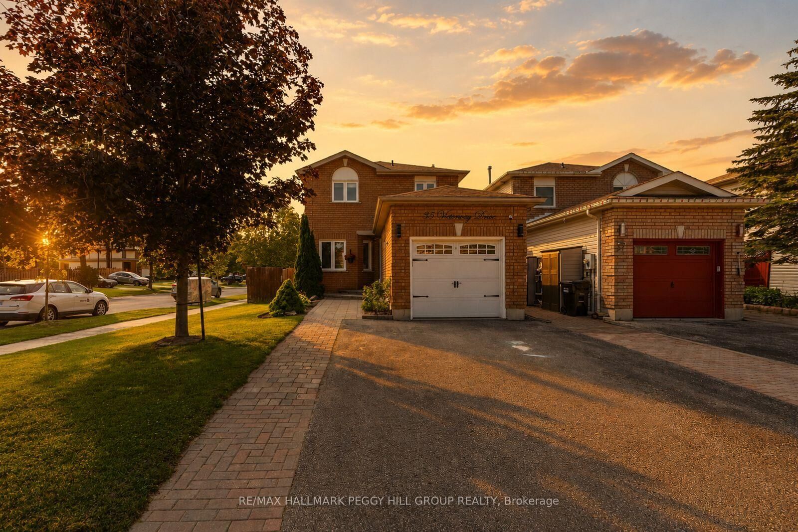 Property Photo: 35 Victorway Drive ON L4N 9L3