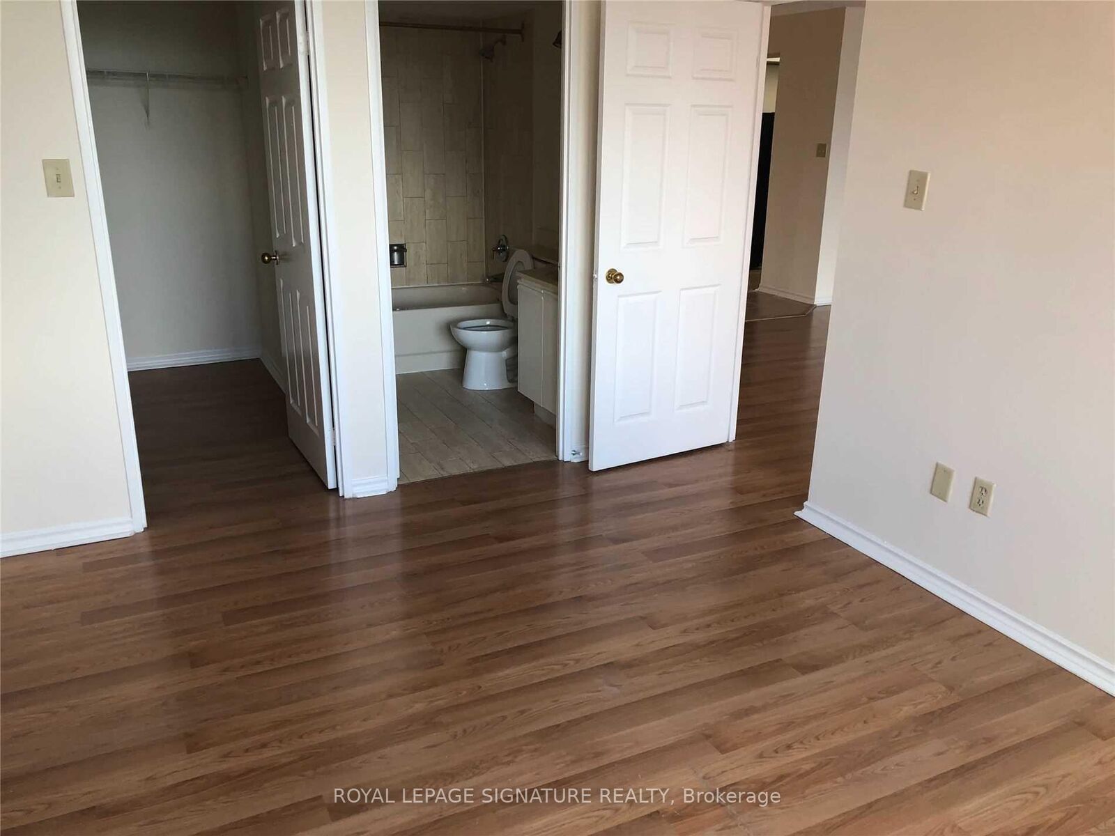 Property Photo: 265 Enfield Place 1206 ON L5B 3Y7