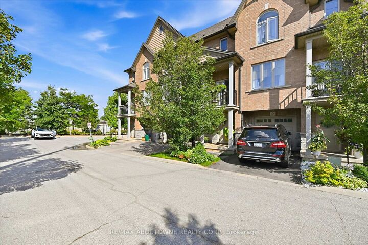 Photo de la propriété:  2985 Jackson Drive 10  ON L7M 0W2 