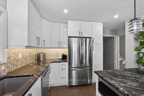 Property Photo:  18 Hammond Crescent  ON N5X 1A4 