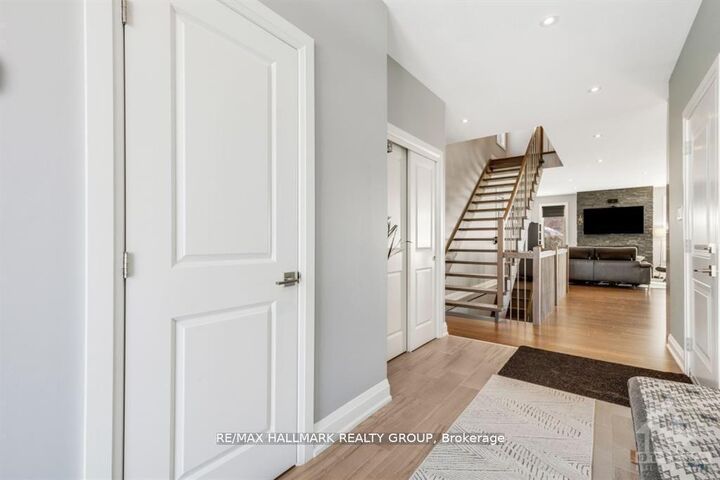 Property Photo:  250 Richardson Avenue  ON K2B 5G6 