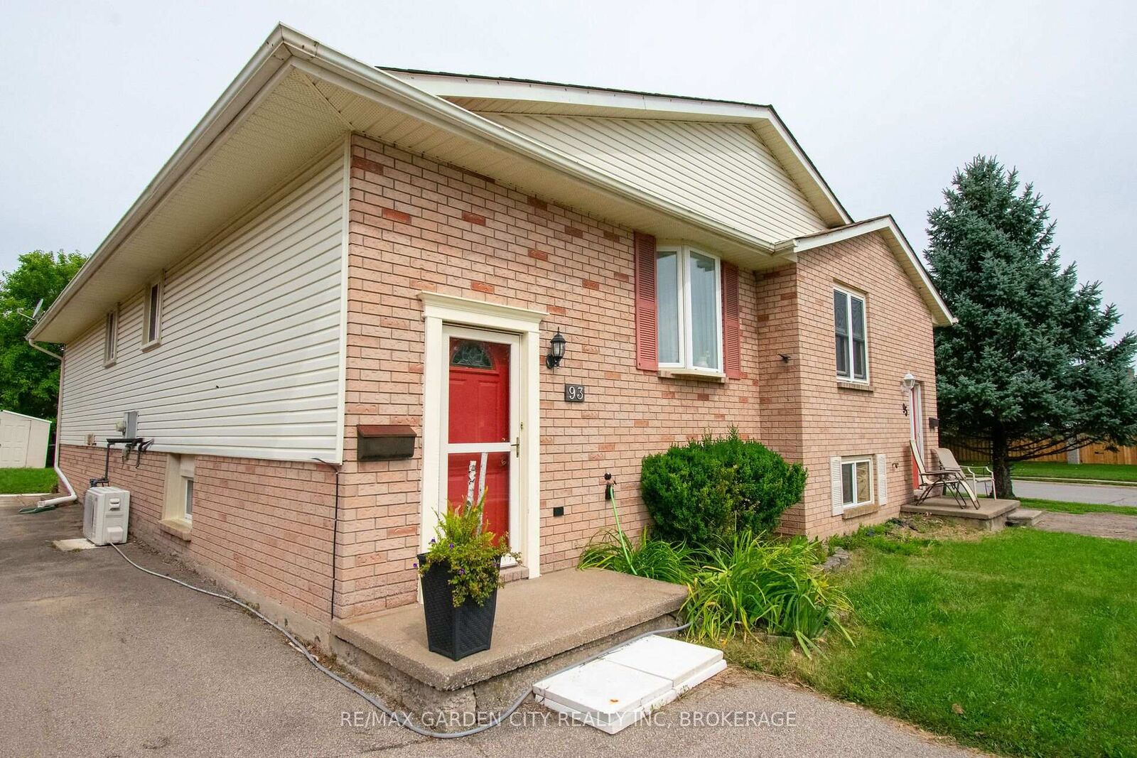 Property Photo:  93 Northwood Drive  ON L3C 6S3 