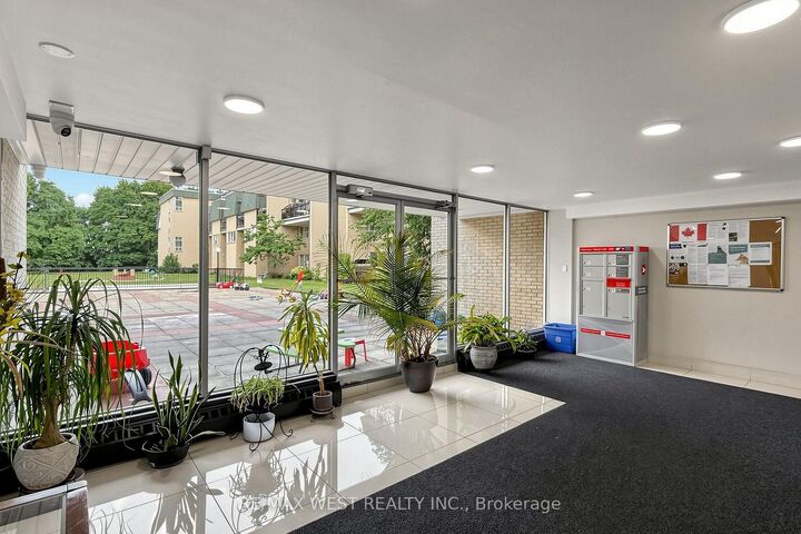 1624 Bloor Street 105 — photo 1