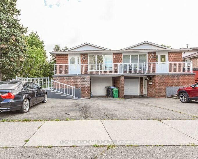 Property Photo: 7700 Kittridge Drive ON L4T 3J6