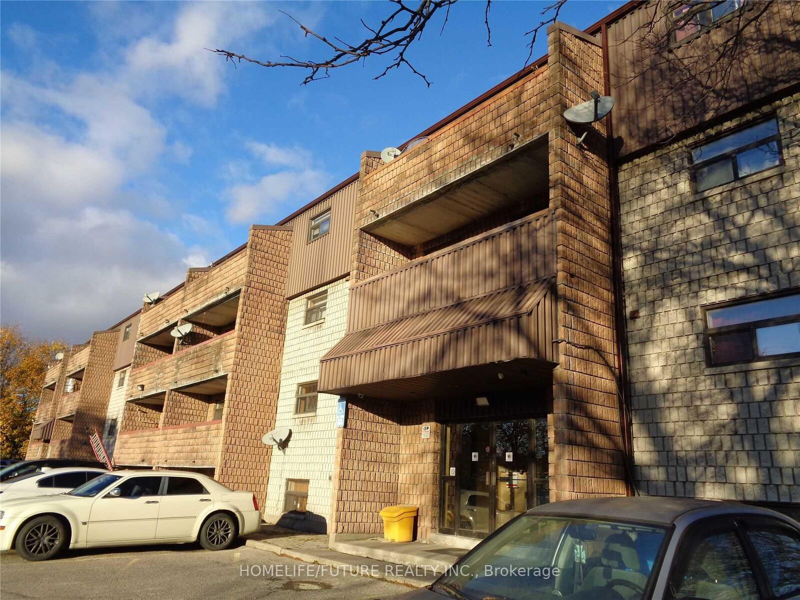 Property Photo:  560 Bloor Street E 304  ON L1H 3N2 