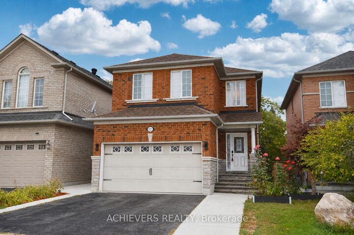 Property Photo: 521 Navigator Drive ON L5W 1P5