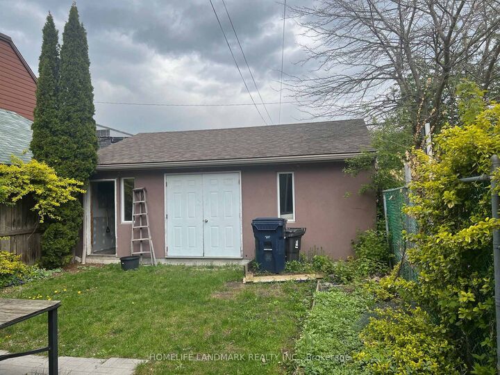 Property Photo: 231 Clinton Street ON M6G 2Y4