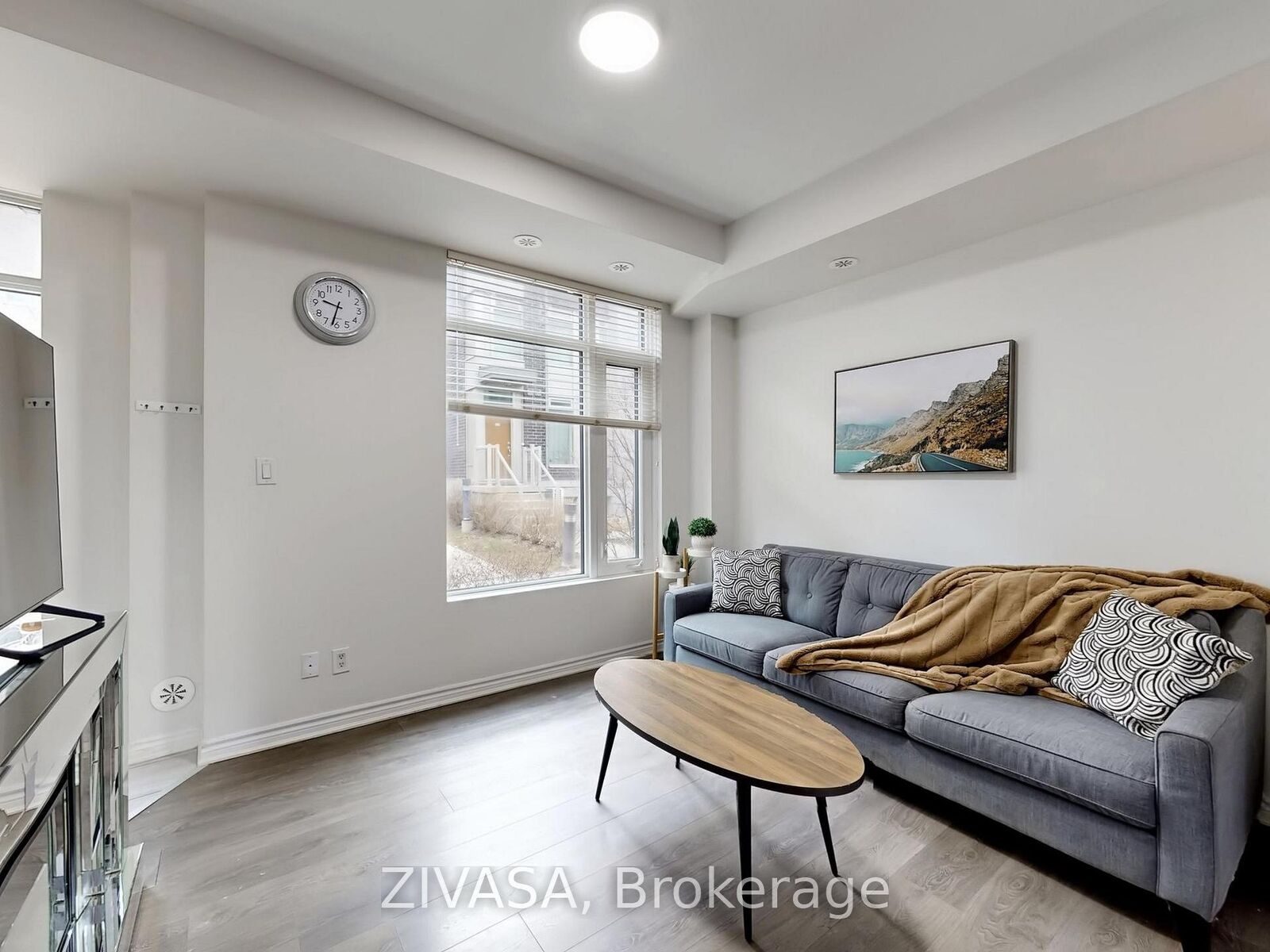 Property Photo: 15 Applewood Lane 92 ON M9C 2Z7