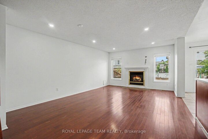 Property Photo: 13 Stoneleigh Street ON K2G 7A2