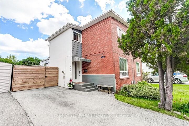Property Photo: 2488 Brookhurst Road ON L5J 1R3