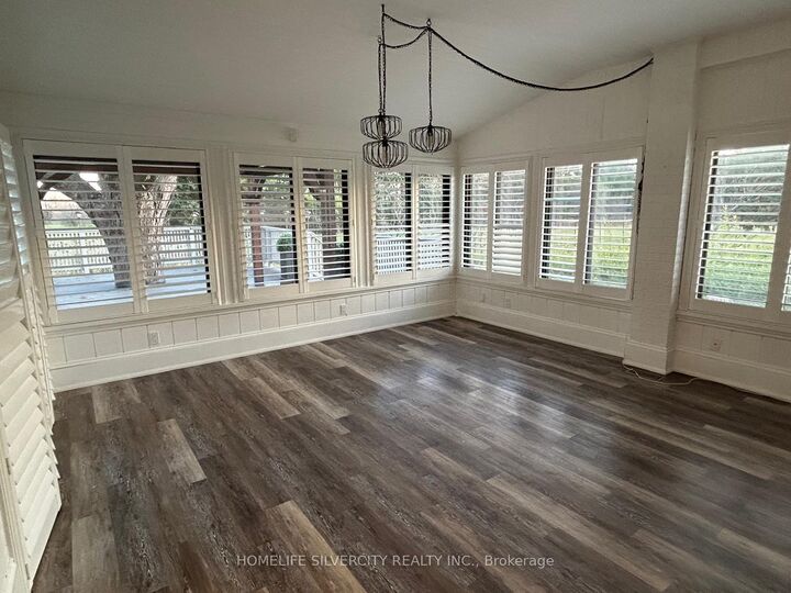 Property Photo: 37 Michelangelo Boulevard ON L6P 0H1