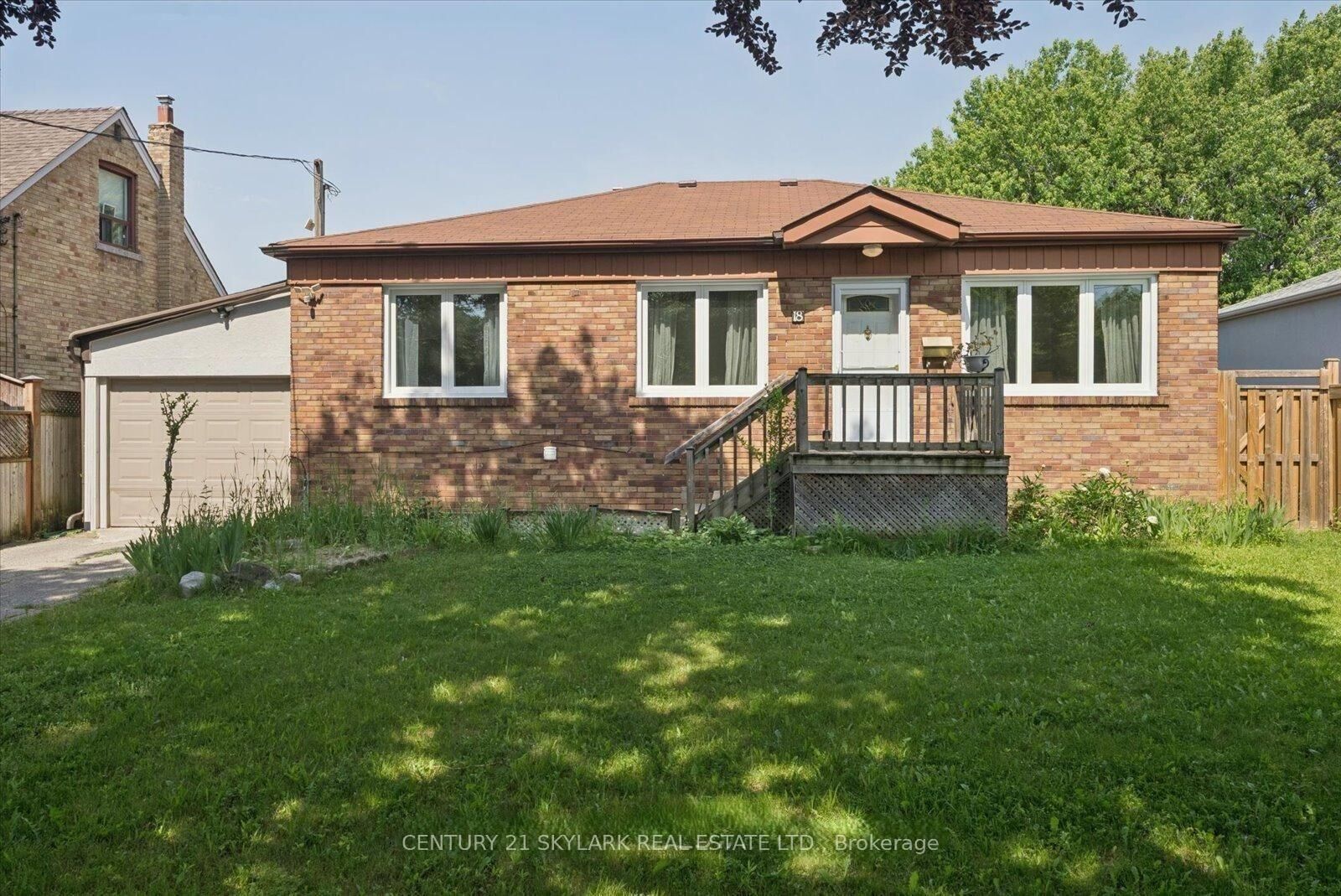 Photo de la propriété:  18 Jodphur Avenue Basement  ON M9M 2J4 