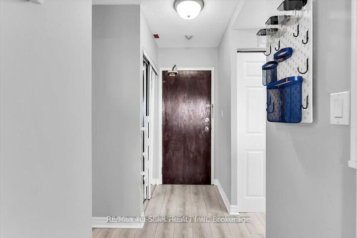 Property Photo: 711 Rossland Road E 1002 ON L1N 8Z1