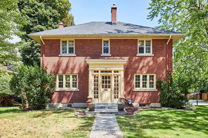 513 Centre Street S — photo 1