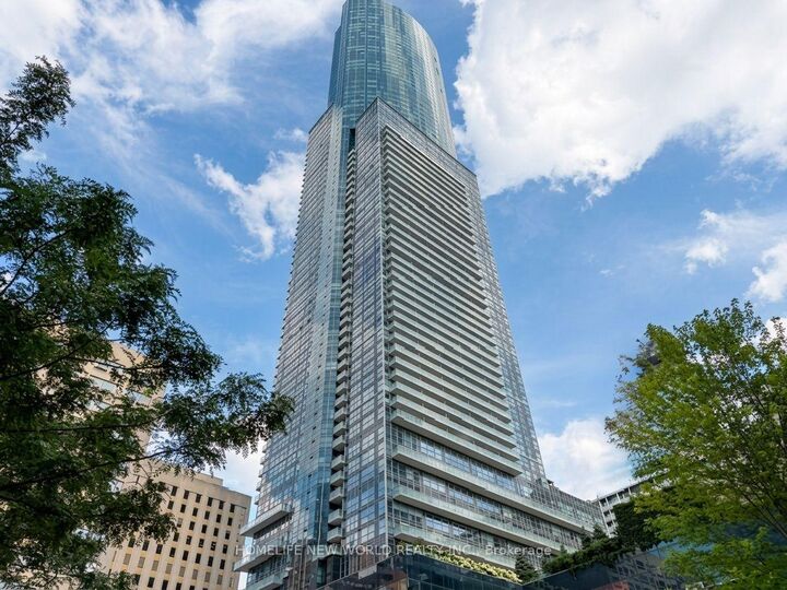 388 Yonge Street 6101 — photo 1