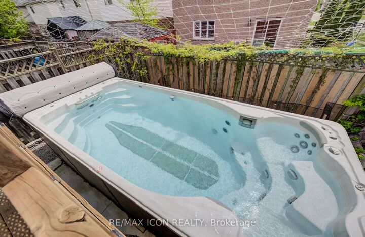 Property Photo: 124 Prosperity Drive ON N2E 4E8