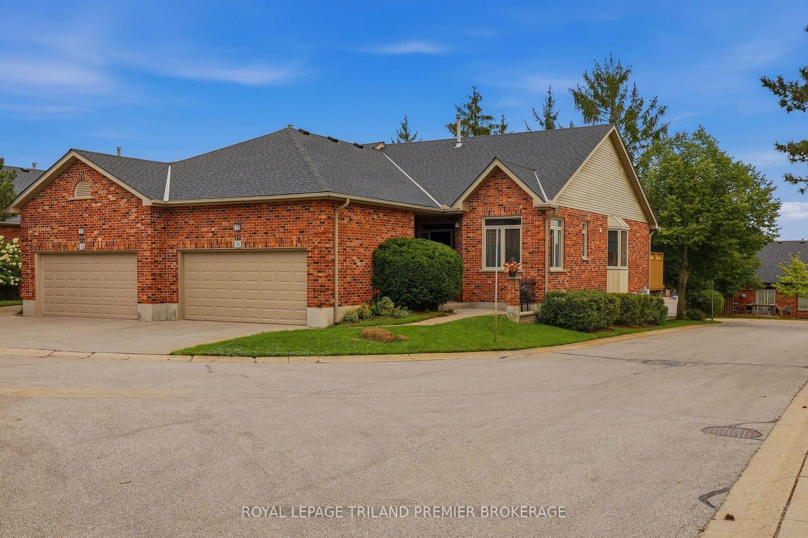 Property Photo: 400 Ambleside Drive 31 ON N6G 4Y7