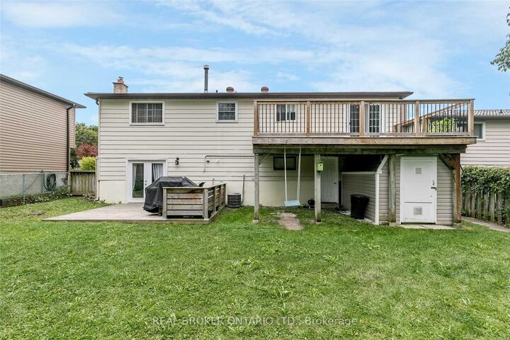 Property Photo:  18 Chippawa Court Upper  ON L4M 5N8 