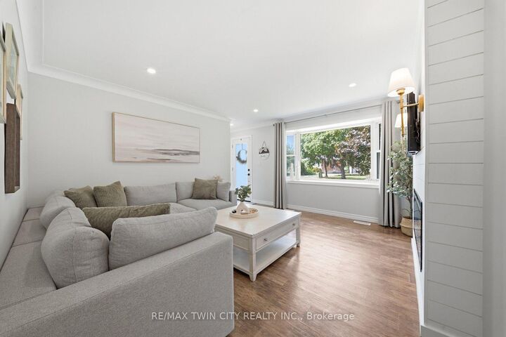Property Photo: 45 Wayne Drive ON N3R 2Y8