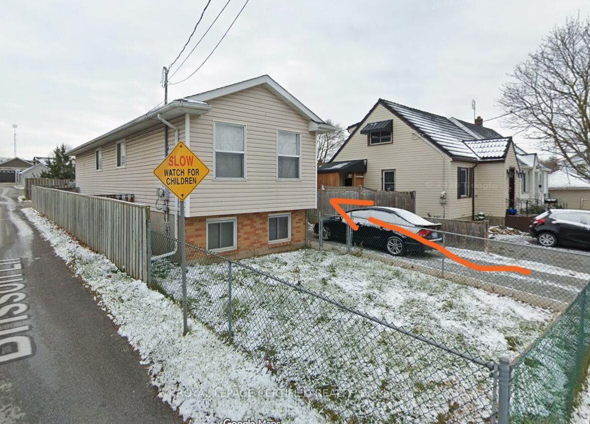 Property Photo:  6 Lincoln Avenue Bsmt  ON L2P 2H9 