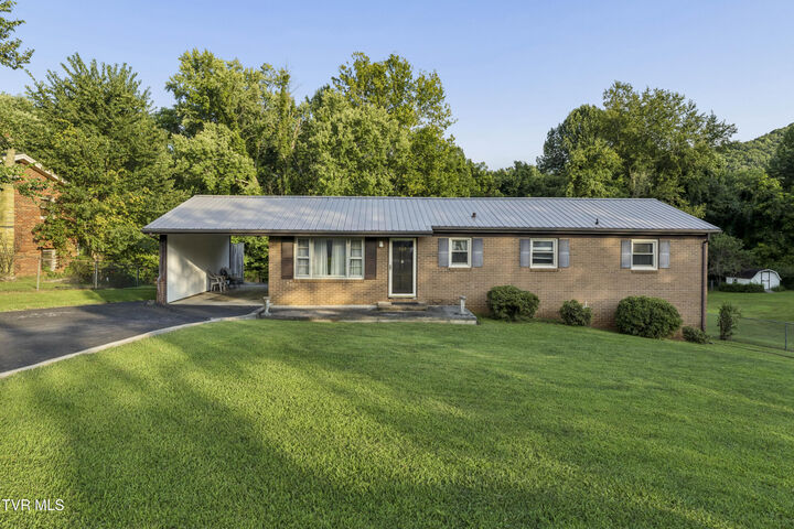Property Photo:  707 Hilltop Drive  TN 37604 