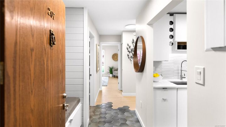 1419 Stadacona Ave #207 — photo 1