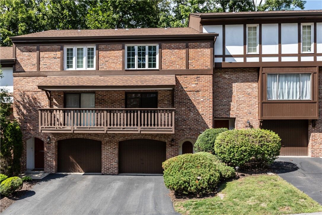 Property Photo: 604 Maplewood Ct PA 15237