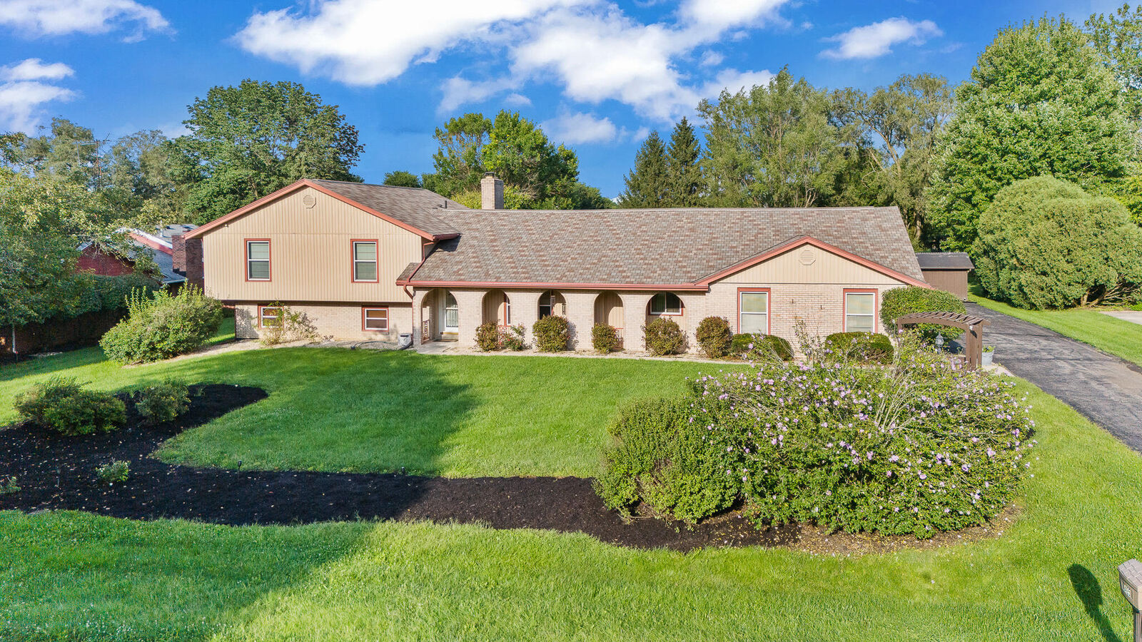Property Photo: 2425 Greenlawn Drive OH 45373