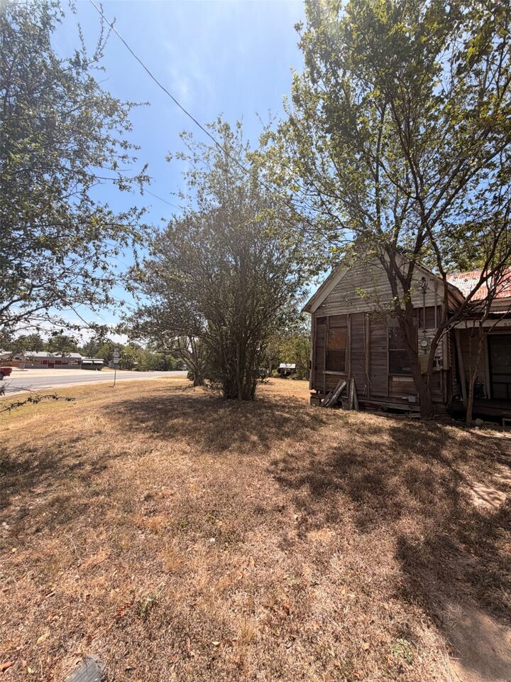 Property Photo: 506 S Avenue C TX 78621