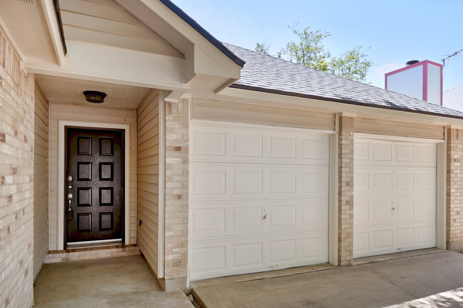 Property Photo: 1511 Lantana Drive TX 78664
