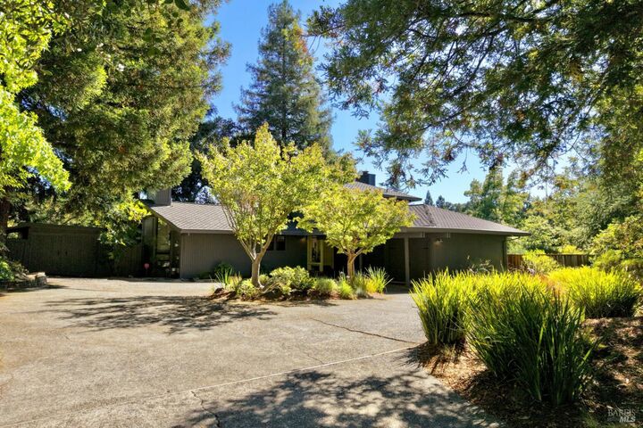 Property Photo:  2604 Knob Hill Drive  CA 95404 