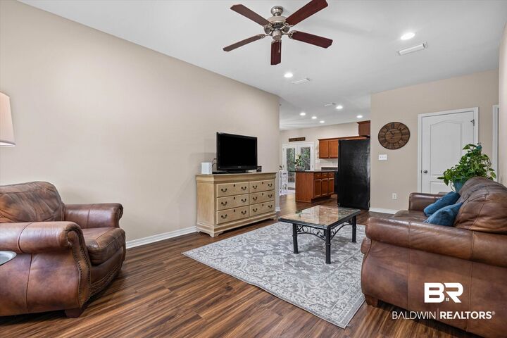 Property Photo: 105 Donna Cir AL 36526
