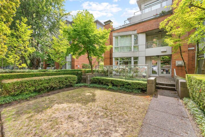 Property Photo: 638 W 45th Avenue 201 BC V5Z 4R8