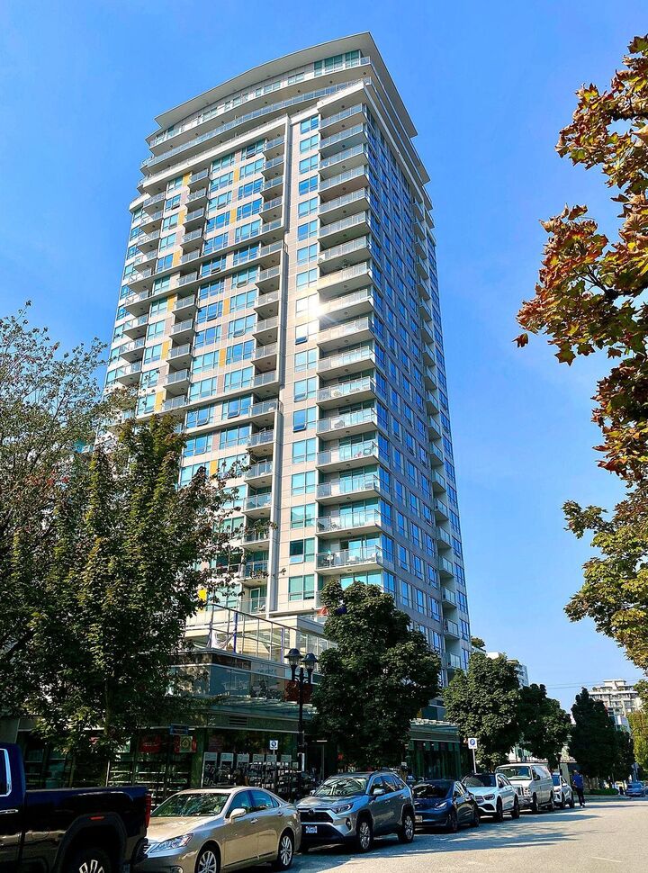 Property Photo: 125 E 14th Street 1403 BC V7L 0E6