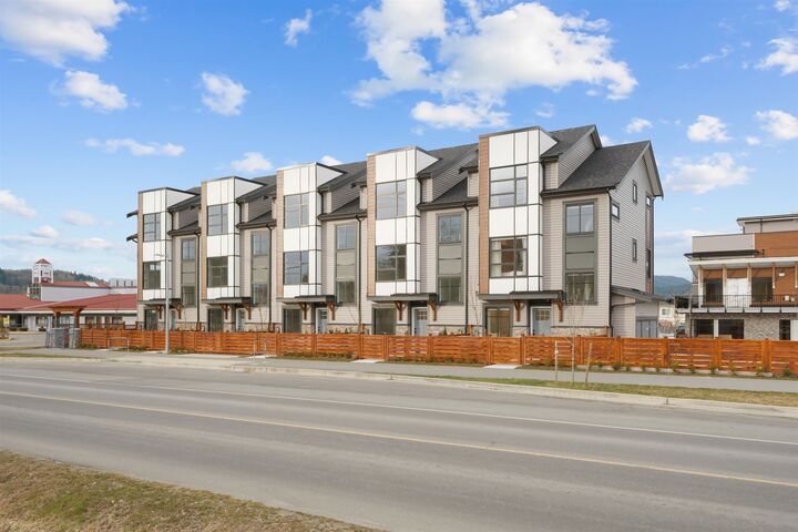 Property Photo: 32929 Cherry Avenue 21 BC V2V 2V1