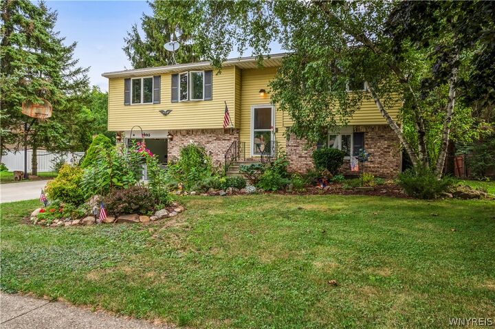 Property Photo:  6995 Brandywine Drive  NY 14047 