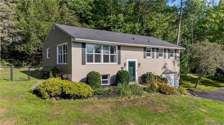 Property Photo:  8711 S Greenbriar  NY 14025 